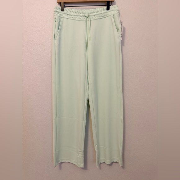 Athleta Seesaw Seasoft Mid Rise Straight Pant Honeydew Green NWT $99 - Picture 4 of 14